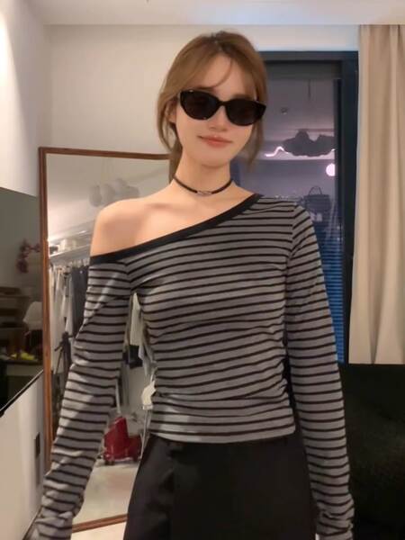 Camisa feminina de manga longa com listras