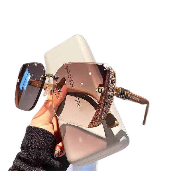 2026 Novo modelo de óculos de sol de borda do grande quadro feminino sensualidade avançada óculos de óculos de óculos de óculos de vidro quadrado de moda anti-ultravioleta visão facial pequena