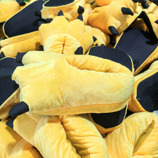 Chinelo de Dinossauro Peludo