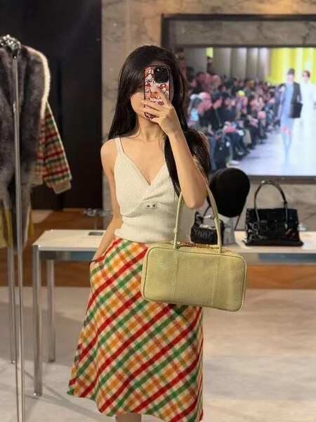 Outono e inverno, um novo vestido de casaco, um vestido de casaco e um vestido de casaco.