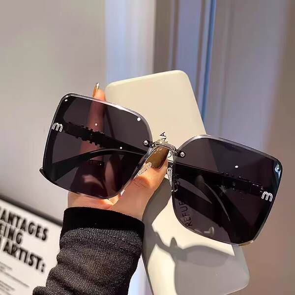 2026 Novo modelo de óculos de sol de borda do grande quadro feminino sensualidade avançada óculos de óculos de óculos de óculos de vidro quadrado de moda anti-ultravioleta visão facial pequena