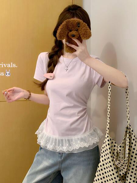 Camiseta feminina curta com babados