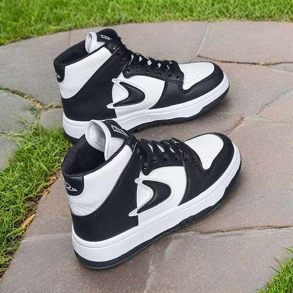 Sapatos femininos clássicos em preto e branco 2025 novos sapatos esportivos de casal de moda coreana de quatro estações