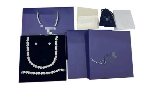 O novo colar de amor romano de luxo com pulseira de perfuração transfronteiriça de moda amor de orelhas
