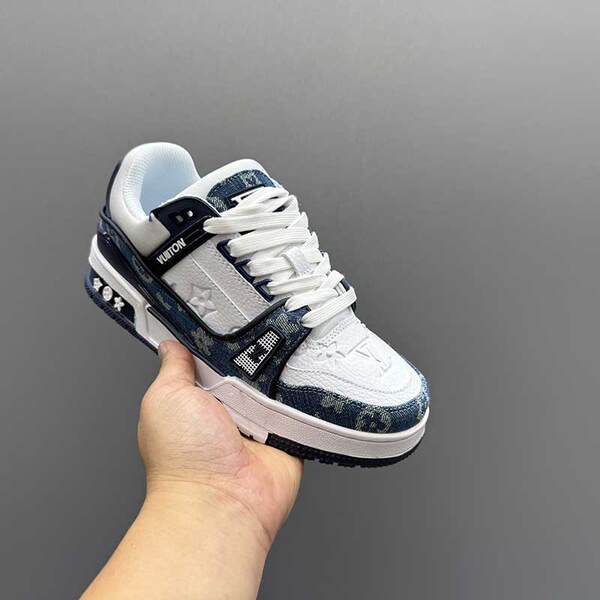 Sapatos masculinos de outono de 2025 novos sapatos de descanso suave com sapatos esportivos de grande porte de tendência permeável para casais
