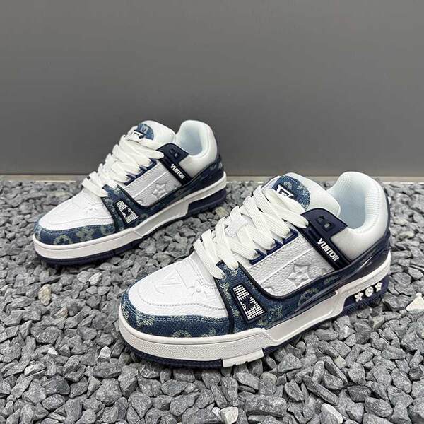 Sapatos masculinos de outono de 2025 novos sapatos de descanso suave com sapatos esportivos de grande porte de tendência permeável para casais
