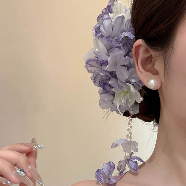 Penteado com Flor e Contas Rosa