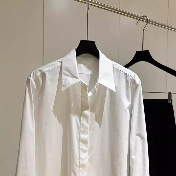 Camisa branca feminina de manga longa