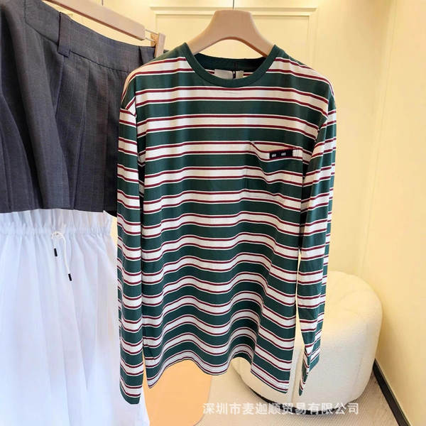 Vestido feminino de alta qualidade Miu26 primavera-verão nova colisão de cores falsa duas camisetas de luvas compridas com letras de algodão puro