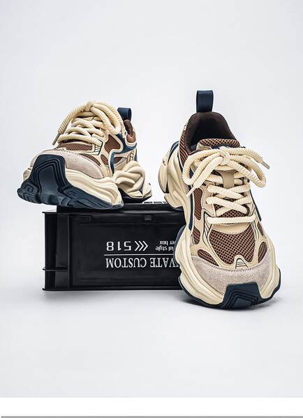 No verão de 2026, o novo modelo de calçado de ar para homens no outono, a tendência é aumentar o tamanho dos sapatos de lazer para homens.