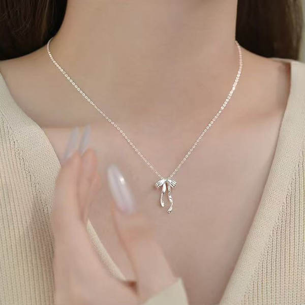 S925 Puro Prata Borboleta Colar Mulheres Pequenos Design Simples Delicioso doce e luxuoso Cadeia de cordão de serpente Sensor avançado