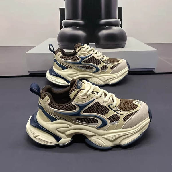 No verão de 2026, o novo modelo de calçado de ar para homens no outono, a tendência é aumentar o tamanho dos sapatos de lazer para homens.