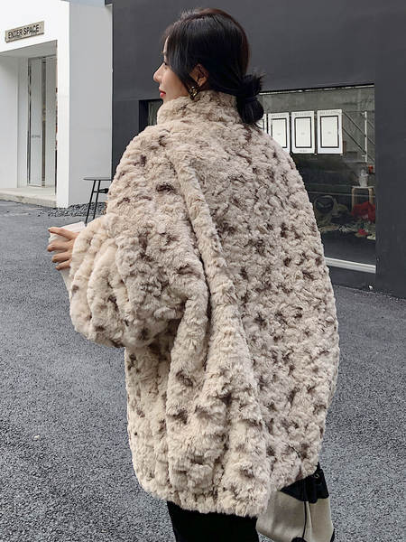 Nova camisa de casaco de pelúcia de outono e inverno para mulheres com pelúcia de pelúcia de verão