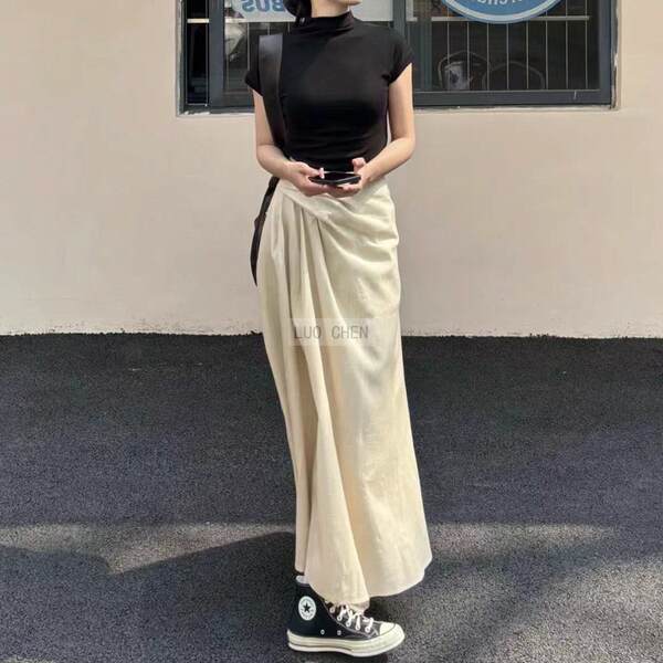 Vestido de meia-cabeça e meia-cabeça com uma camiseta franco-francesa.
