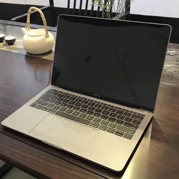 MacBook Pro 13.3 polegadas Computador portátil modelo de simulação de computador peças de arte Exposições de fotografia