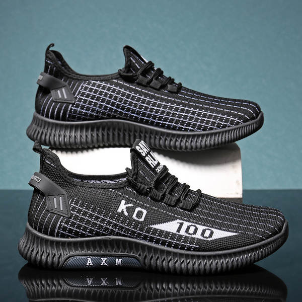 No verão do ano passado, um novo modelo de sapatos de corrida para homens, um novo modelo de sapatos para homens.