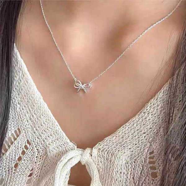 S925 Puro Prata Borboleta Colar Mulheres Pequenos Design Simples Delicioso doce e luxuoso Cadeia de cordão de serpente Sensor avançado