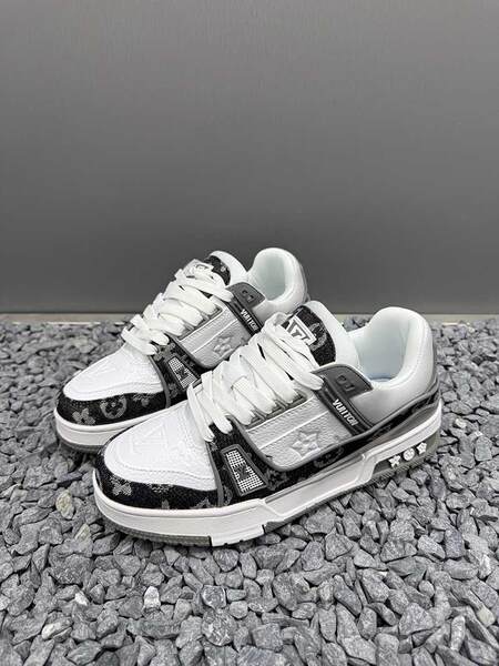 Sapatos masculinos de outono de 2025 novos sapatos de descanso suave com sapatos esportivos de grande porte de tendência permeável para casais