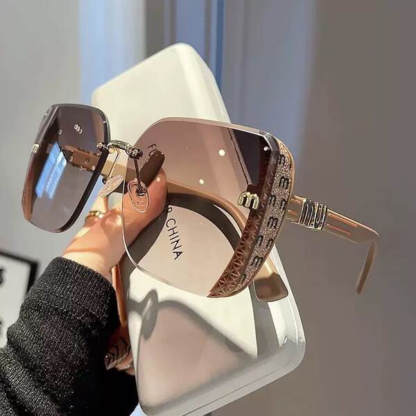 2026 Novo modelo de óculos de sol de borda do grande quadro feminino sensualidade avançada óculos de óculos de óculos de óculos de vidro quadrado de moda anti-ultravioleta visão facial pequena