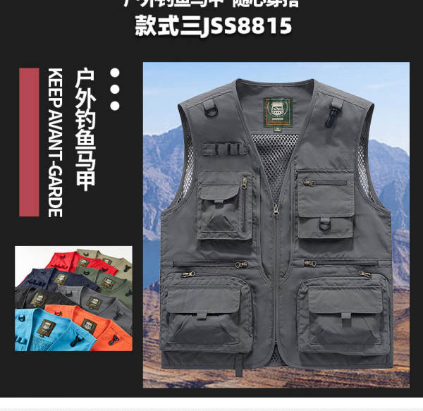 Vestido de trabalho fotográfico ao ar livre com várias bolsas de publicidade