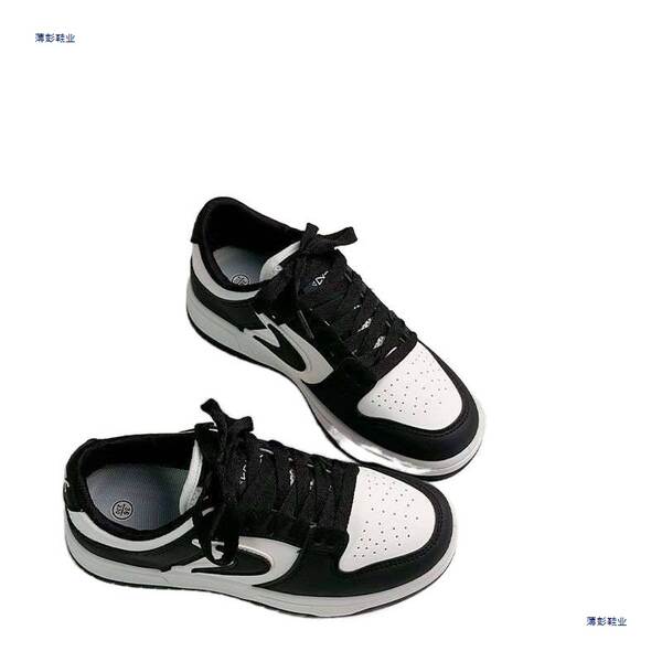 Sapatos femininos clássicos em preto e branco 2025 novos sapatos esportivos de casal de moda coreana de quatro estações