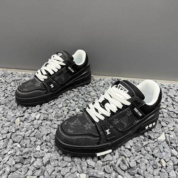 Sapatos masculinos de outono de 2025 novos sapatos de descanso suave com sapatos esportivos de grande porte de tendência permeável para casais